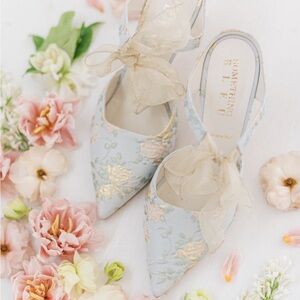 Worn once for my wedding!  The prettiest shoes for photos!  Comfortable!